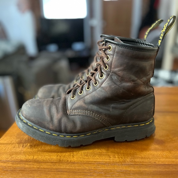 Men’s Dr. Martens Boots - Picture 3 of 7